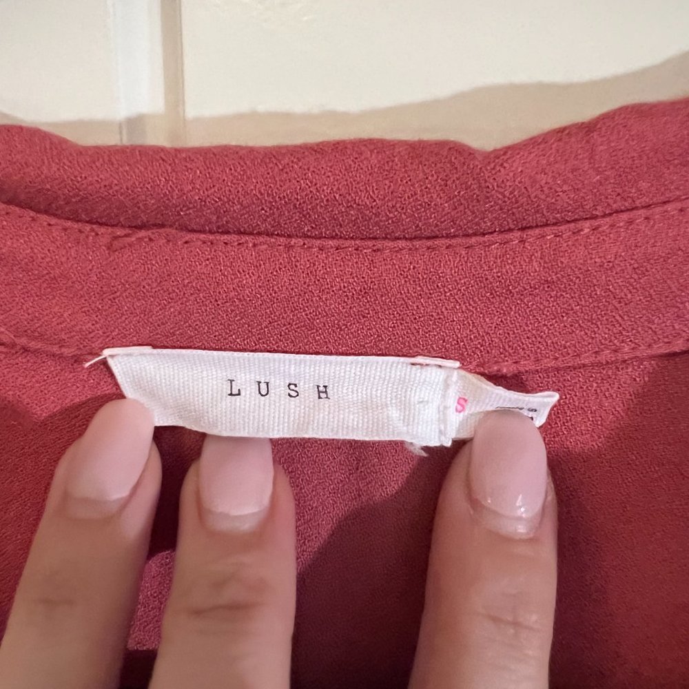 Lush Blouse - Picture 2 of 3